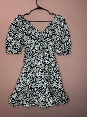 ❣️En Saison Arielle Leaf Fit & Flare Mini Dress